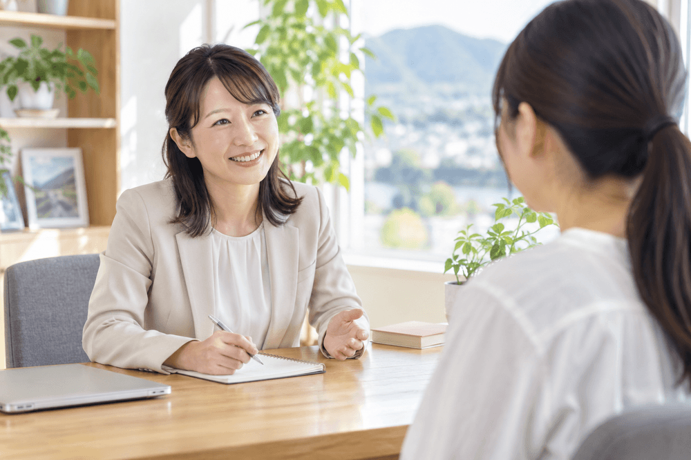 求職者の話を聞く相談スタッフ